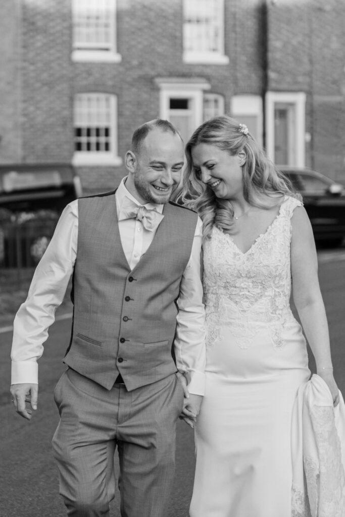 comfortable wedding photos with relaxed natural movement